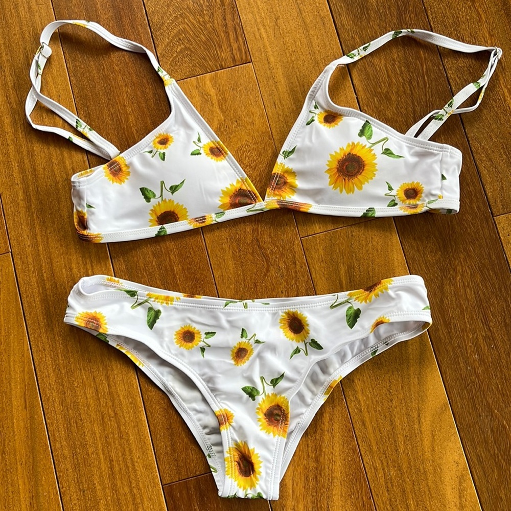 Never been worn Sunflower Bikini sunflower🌻
